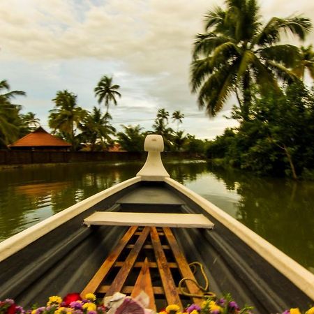 Kondai Lip Backwater Heritage Resort Kochi Buitenkant foto