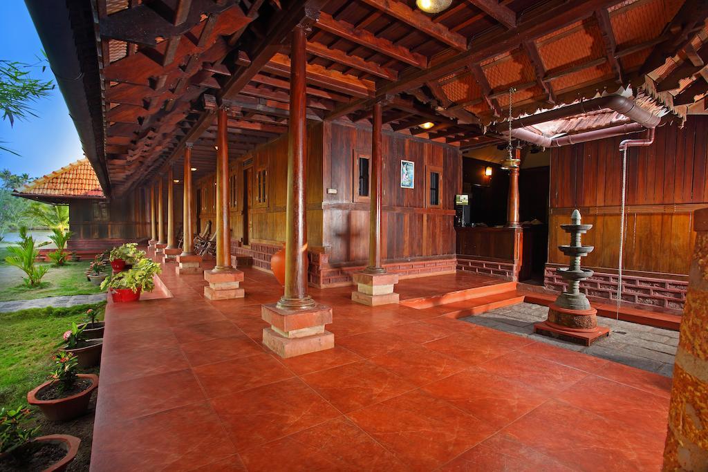 Kondai Lip Backwater Heritage Resort Kochi Buitenkant foto
