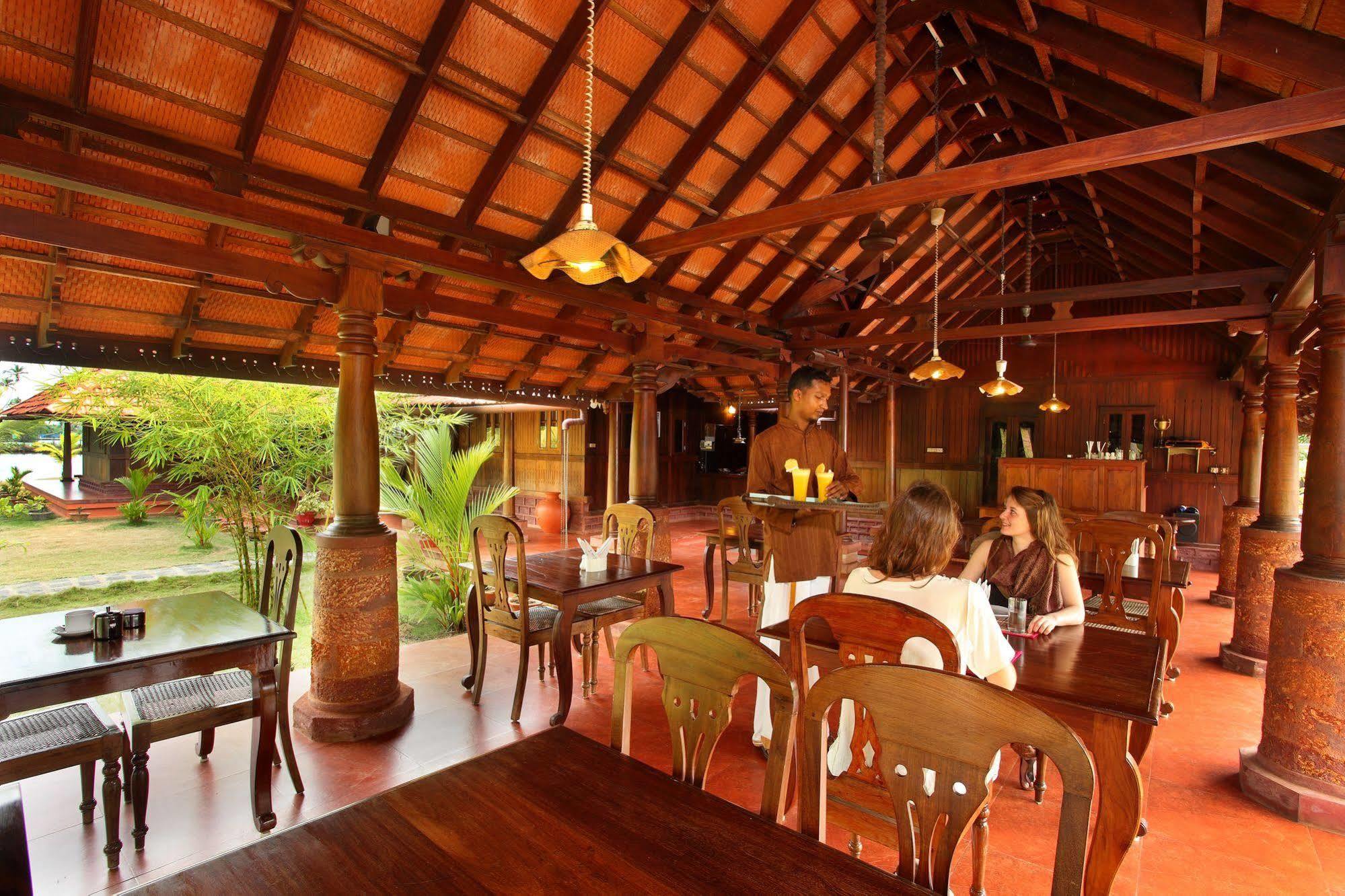 Kondai Lip Backwater Heritage Resort Kochi Buitenkant foto