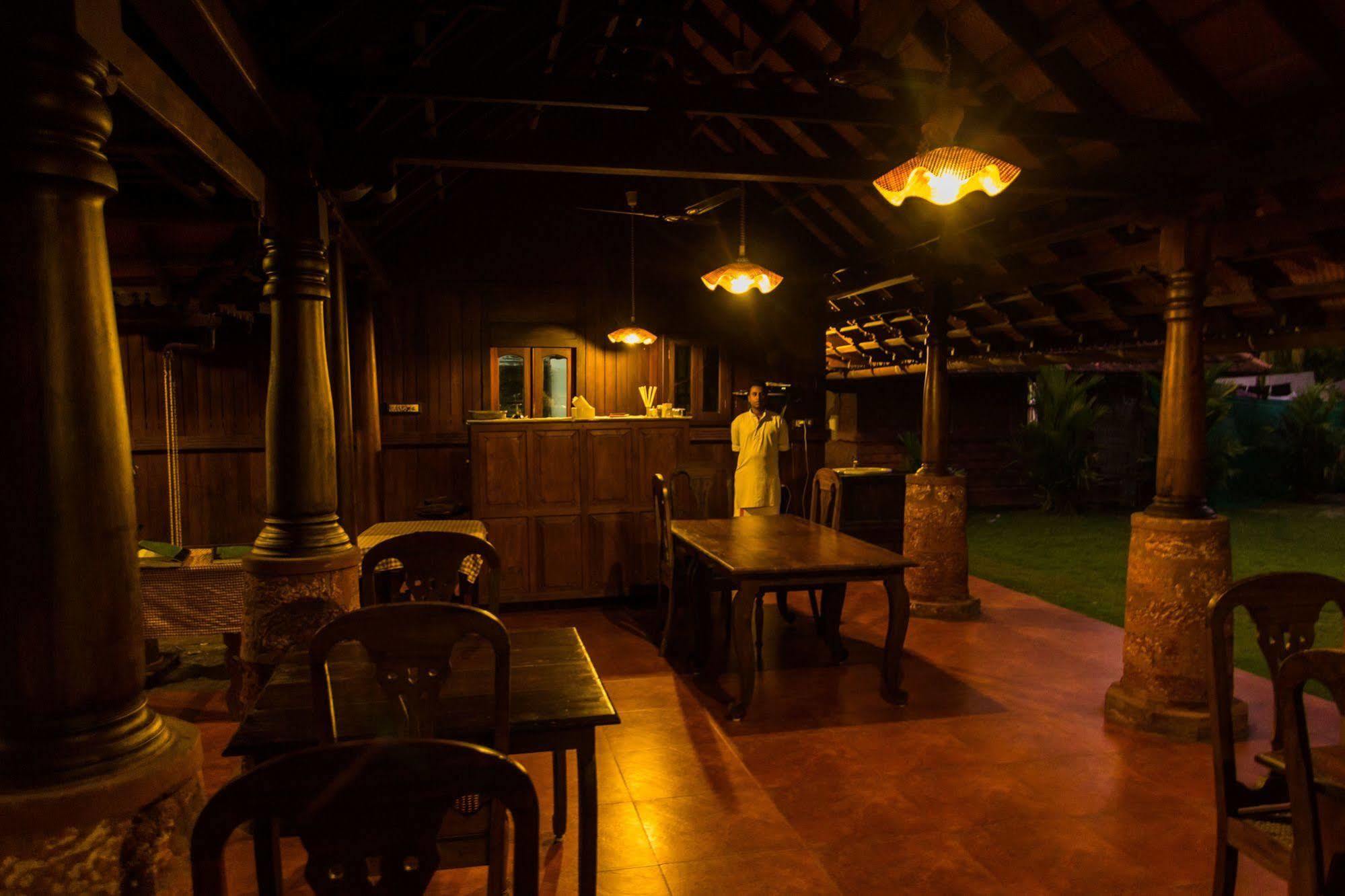 Kondai Lip Backwater Heritage Resort Kochi Buitenkant foto